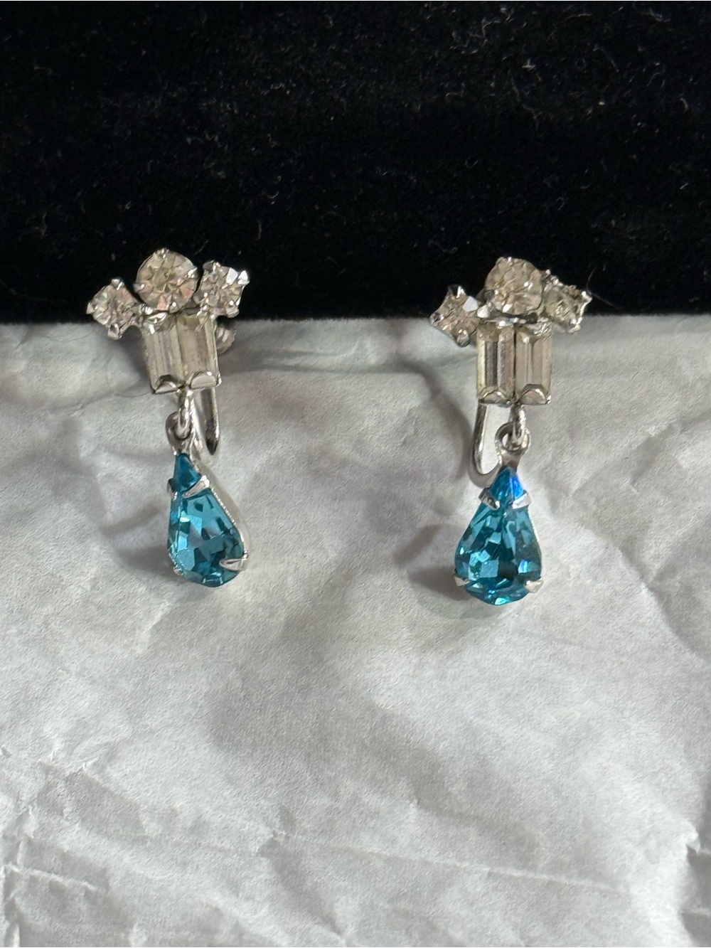 Vintage 1950s Blue Teardrop & Baguette Rhinestone‎ Screw-Back Earrings